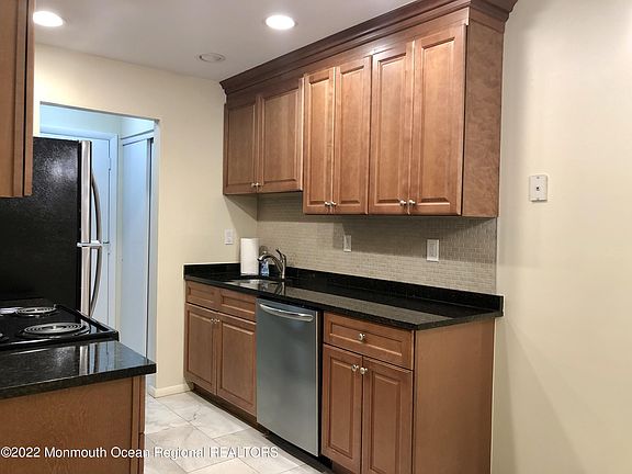 3rd image of 169 Amberly Dr Unit E