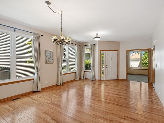 3rd image of 433 Enfield Ln