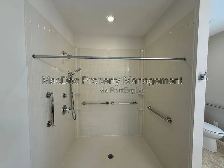 1404 Graham Dr — Photo 9