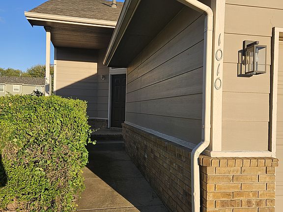 2nd image of 1010 Cedar Point Cir