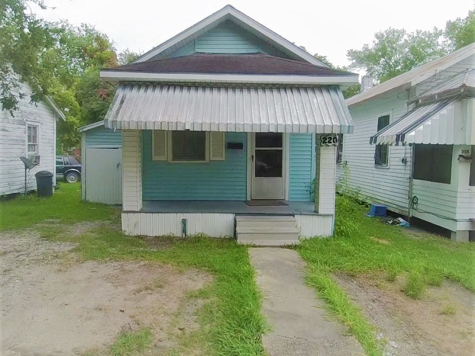 1st image of 220 Amelia St