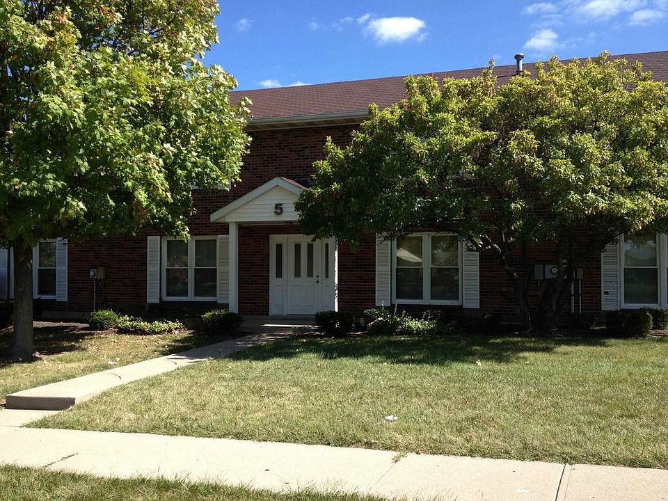 1st image of 9 Marlou Dr APT 1