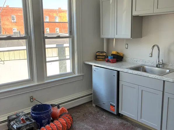 319 Pleasant St #4, Northampton, MA 01060