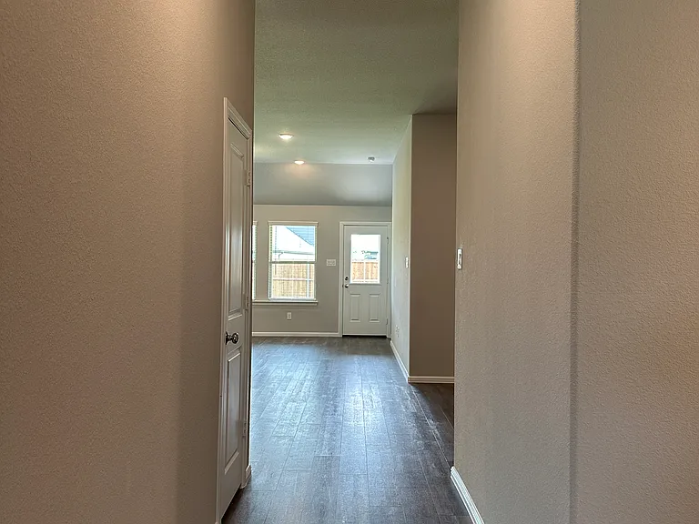 1416 Avalon Ct — Photo 13