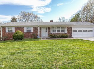 100 Westwood Dr, Clinton, TN 37716