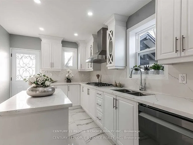 1226 Oxford Ave — Photo 13