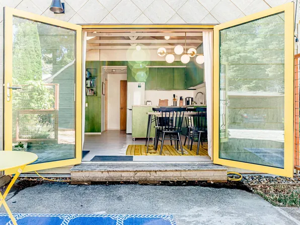 8020 N Hurst Ave #B, Portland, OR 97203