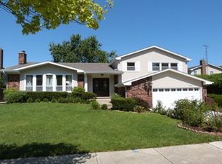 3832 Medford Cir, Northbrook, IL 60062