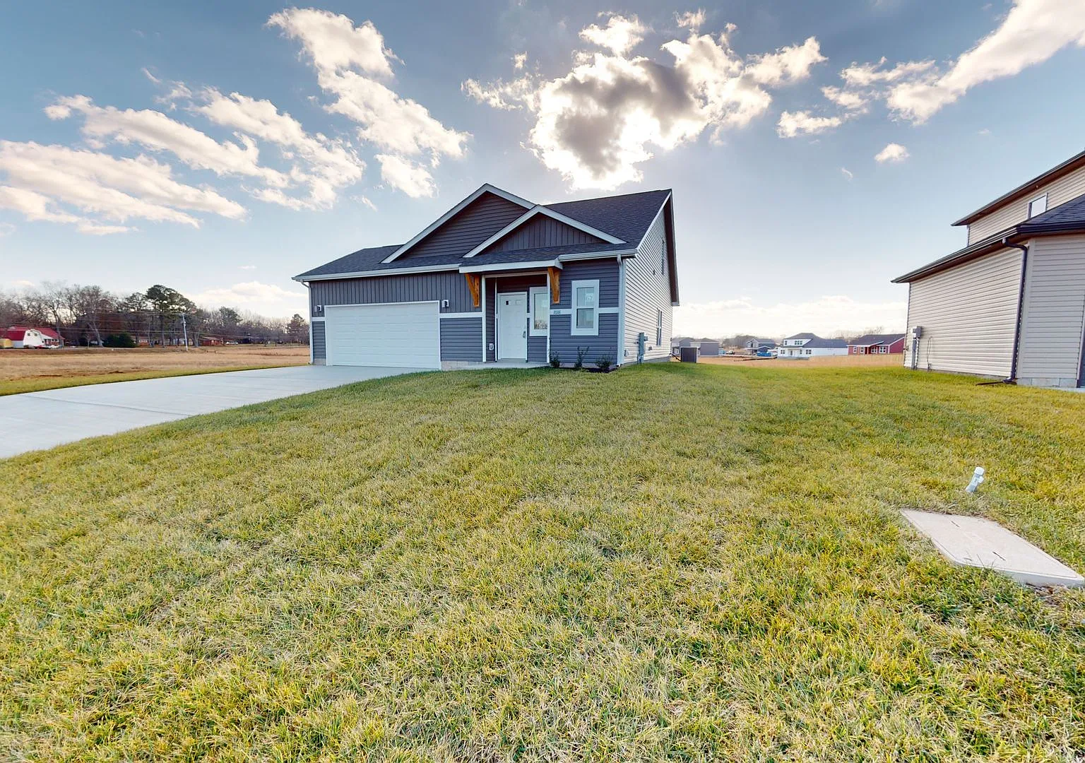Modern Comfort, Great Location, and Pet-Friendly Living — Photo 2