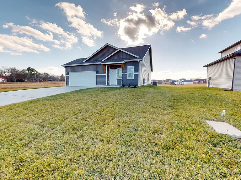 1018 Cherry Acres Dr — Photo 2