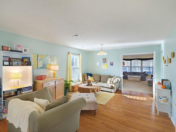 4th image of 508 Oakdale Dr