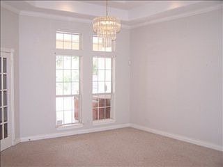 5th image of 3000 Oriole Ave