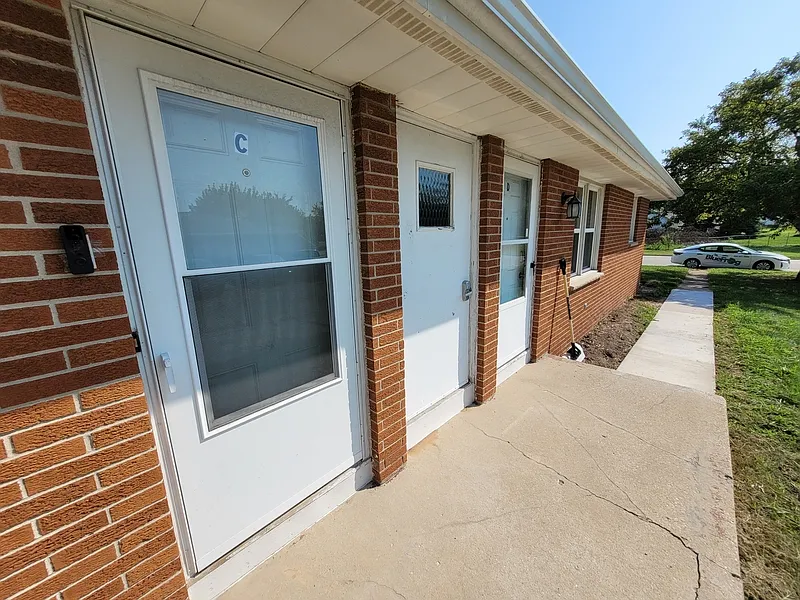 1 bed, 1.0 bath, $929 — Photo 2