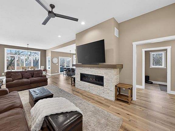 4th image of 2908 Platinum Dr NE