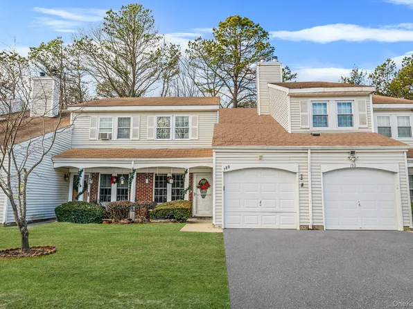 189 Haddon Hollow Court, Middle Island, NY 11953