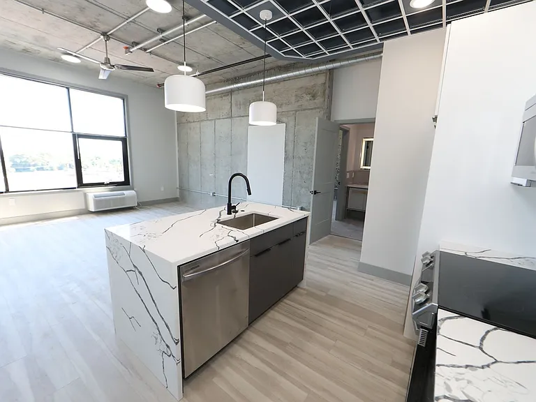 1810 E Venango St — Photo 14