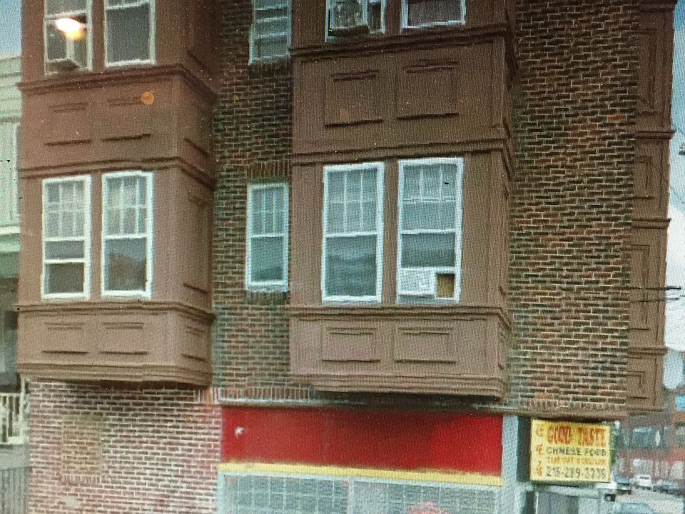 2nd image of 3883 Glendale St