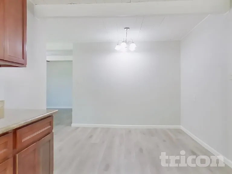 1475 Knights Row — Photo 5
