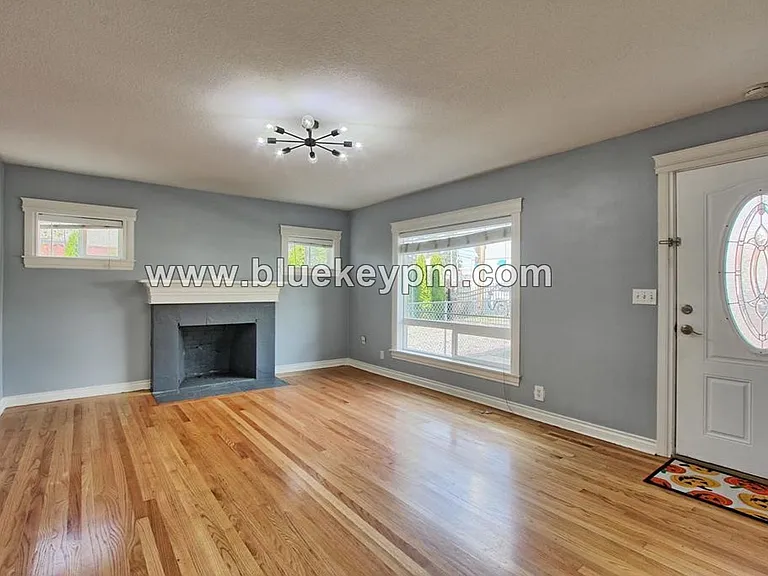 12220 SE Mill St — Photo 3