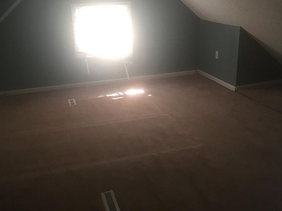 Front upstairs bedroom