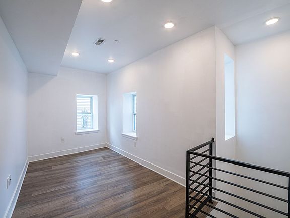4th image of 2444 Frankford Ave #A