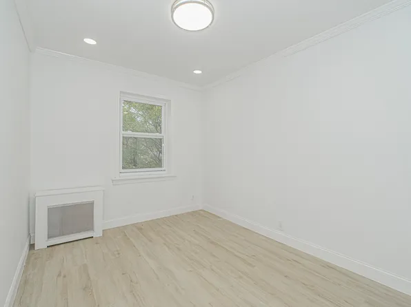 582 Bay Ridge Avenue image 27 of 41