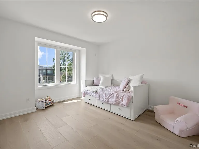 2663 Dorchester Rd — Photo 14