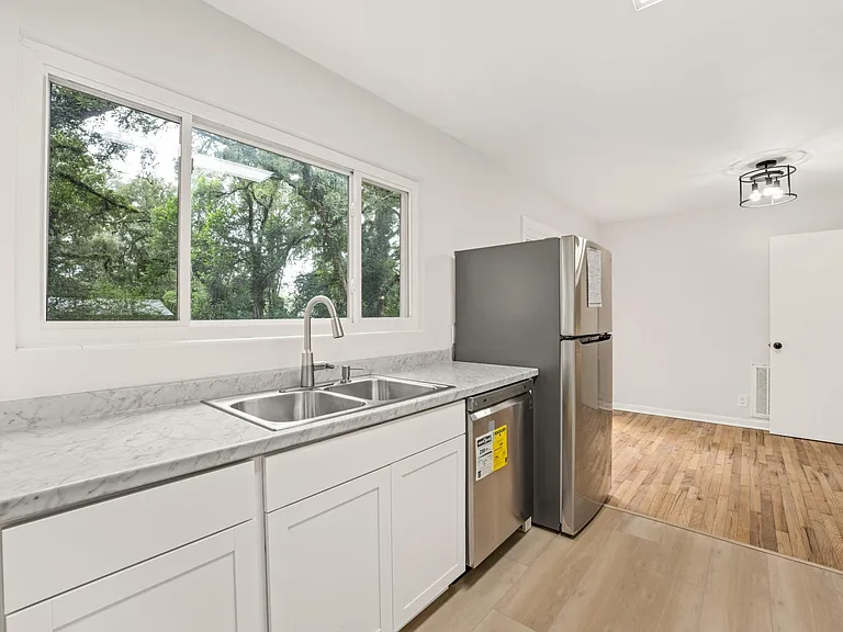 1325 Sharon Rd — Photo 10