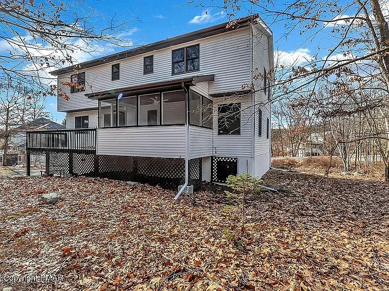 1076 Lancaster Dr — Photo 24