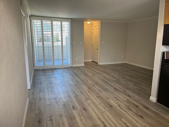 5th image of 12024 Kling St APT 203