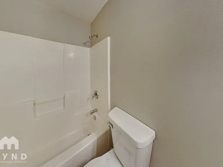1130 S Clifton Ave — Photo 13