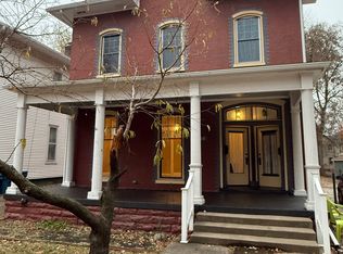 909 N 6th St, Springfield, IL 62702