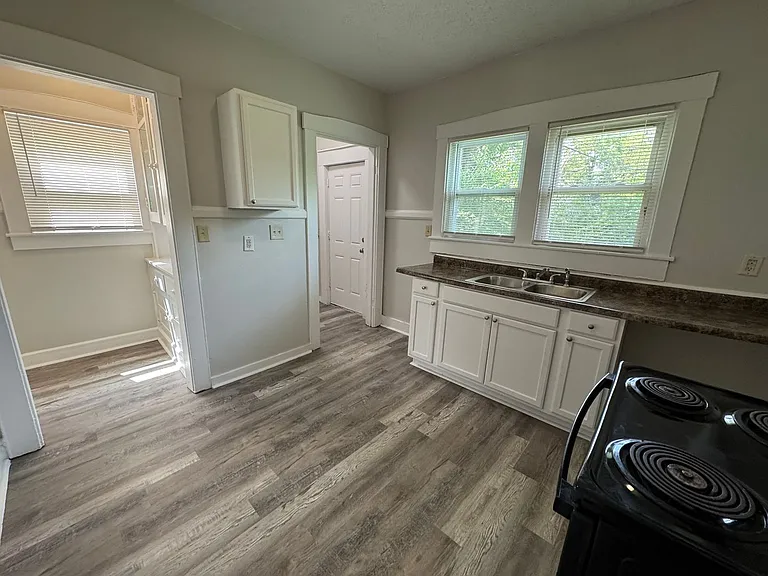 1136-1138 Fairfield Ave — Photo 15