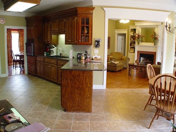 Kitchen view to G'room