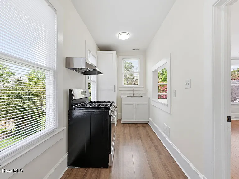511 Middle St #C — Photo 9