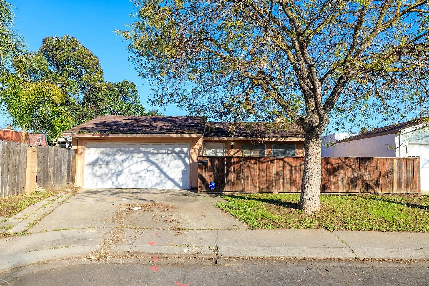 2412 Saint Charles Pl photo 1
