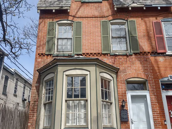 807 W 10th St, Wilmington, DE 19801