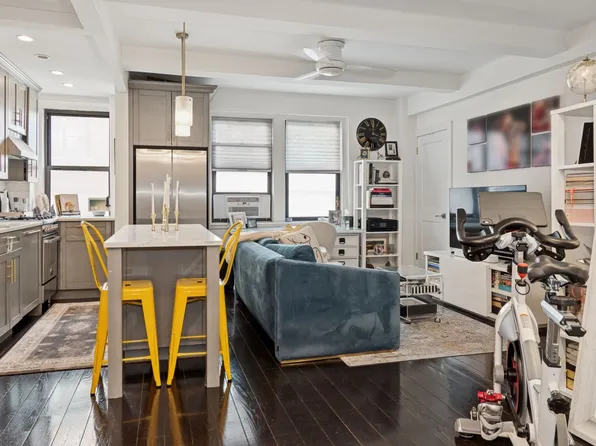 211 East 35th Street 4D image 1 of 6