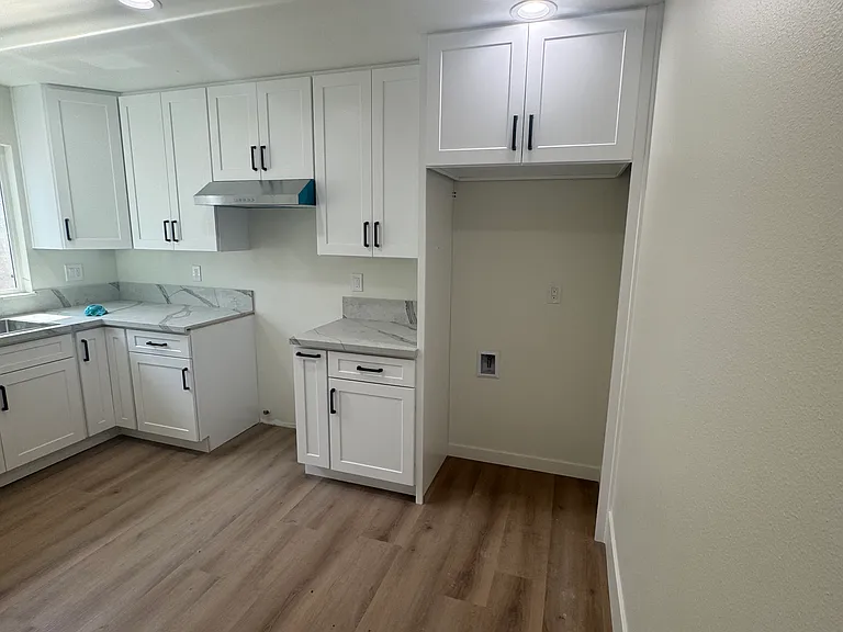 8847 1/2 Isora St #1/2 — Photo 4