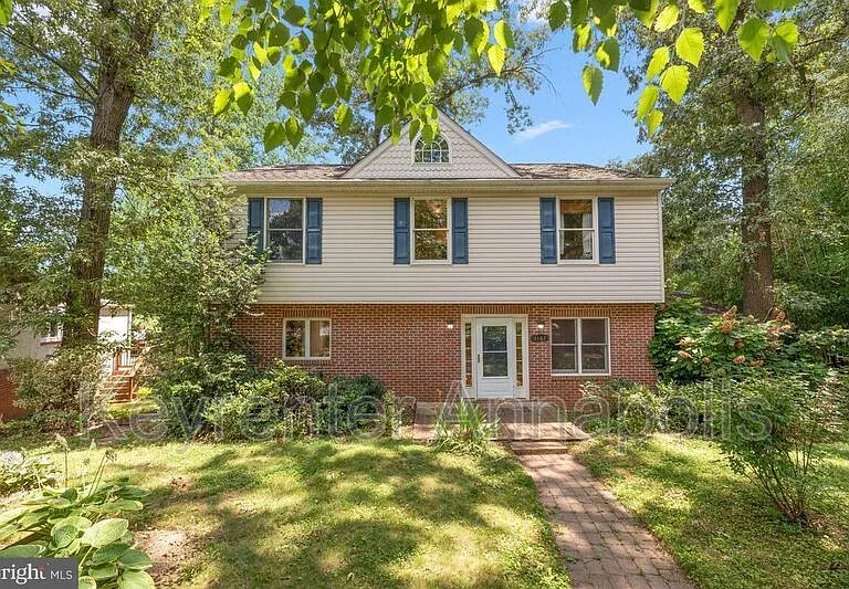 1161 Green Holly Dr — Photo 1