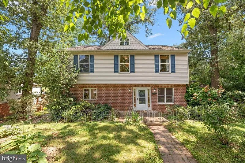 1161 Green Holly Dr