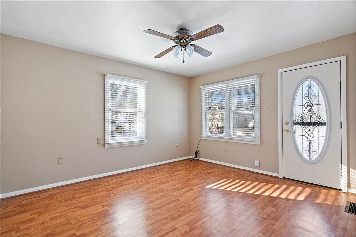2 bed, 720 sqft, $800 — Photo 4