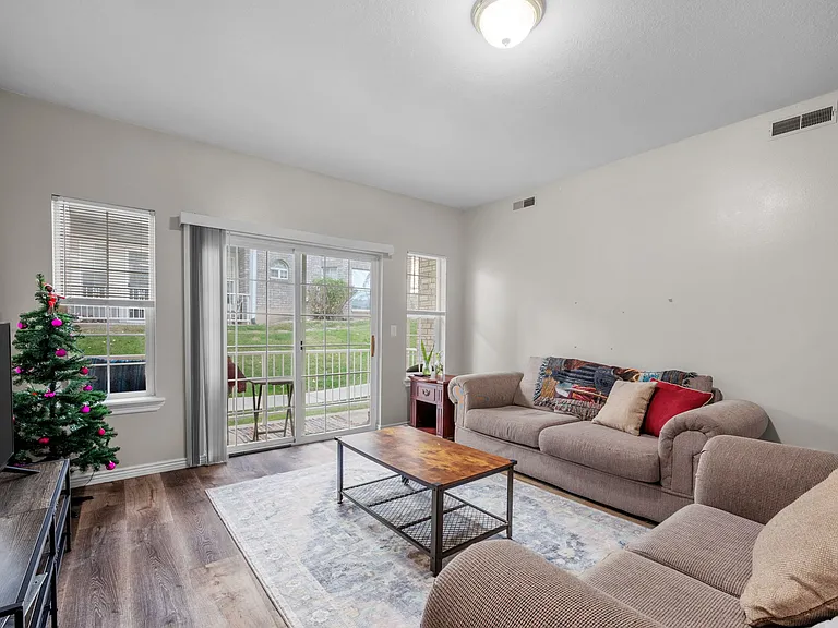 483 N Belmont Pl #167 — Photo 3