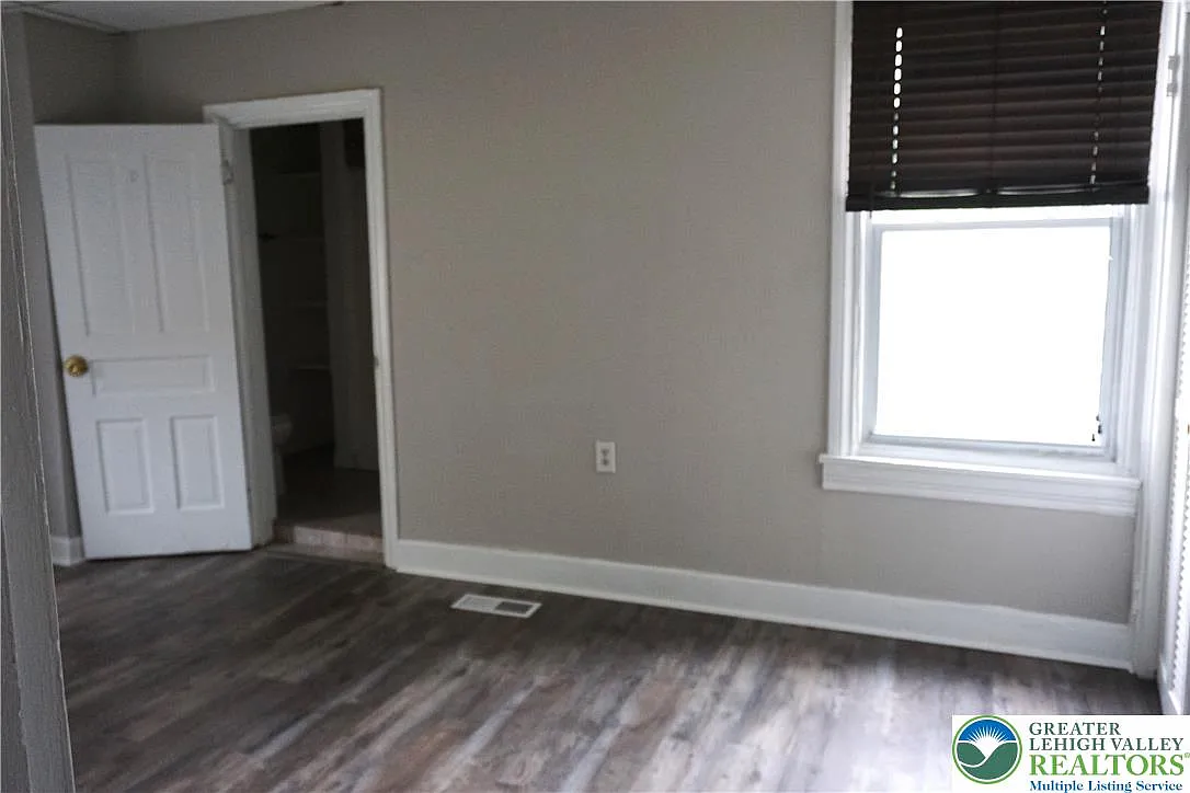 2 bed, 1.0 bath, 1000 sqft, $1,600 — Photo 4