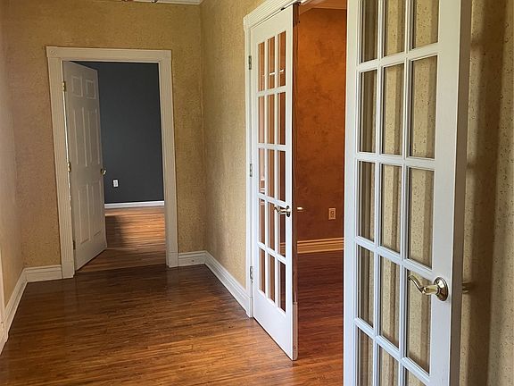 2nd image of 212 E Texas Ave