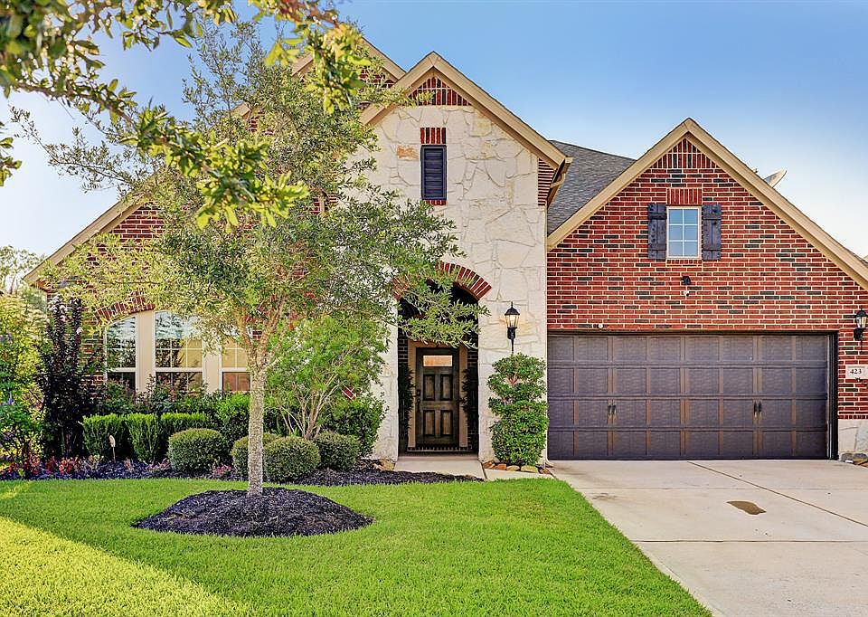 Step inside 423 Rocky Briar Ct and fall in love with this gorgeous 4 bedroom and 3 full bathroom home.