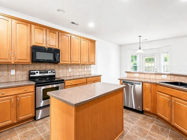 10922 Sedgemoor Ln — Photo 11