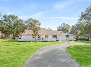 9242 Garden Ridge Dr, San Antonio, TX 78266