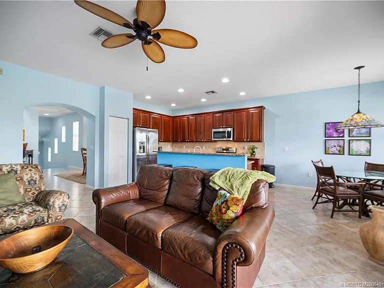691 SW Glen Crest Way — Photo 37