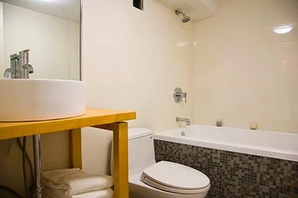 Sold by aptsandlofts.com | media 23